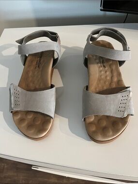 Walking Cradles Gray Nubuck Sandals Adjustable Strappy Wedge Size 11 W